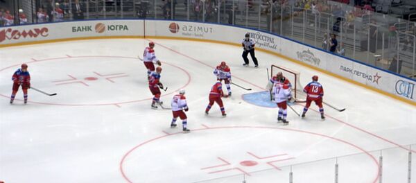 Гол Путина и другие яркие моменты гала-матча Ночной хоккейной лиги в Сочи Гол Путина и другие яркие моменты гала-матча Ночной хоккейной лиги в Сочи - Sputnik Молдова