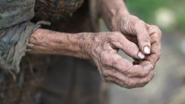 Руки пенсионерки, иллюстративное фото.  - Sputnik Молдова