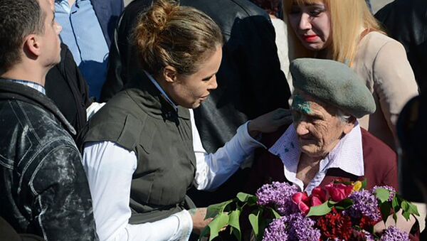 Бабушка-ветеран, которую в Киеве 9 мая облили зеленкой - Sputnik Молдова