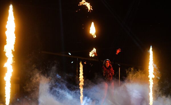 Iveta Mukuchyan din Armenia a inclus in evoluția sa un show de flăcări. - Sputnik Moldova