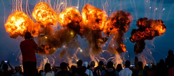 Пиротехническое шоу на международном авиасалоне в Бухаресте - Sputnik Молдова