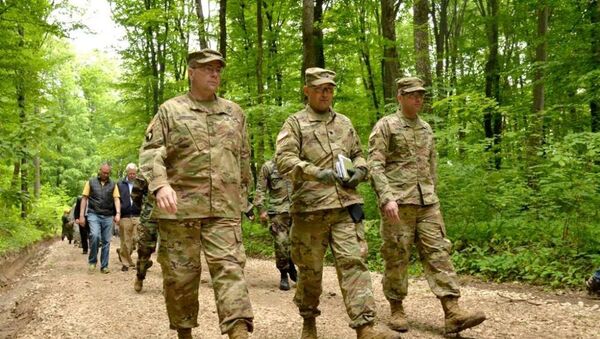 Американские военные по дороге к монастырю в Цигэнешть - Sputnik Молдова