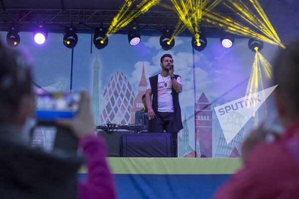 На сцене в центре Оргеева выступил румынский коллектив DeepCentral - Sputnik Молдова