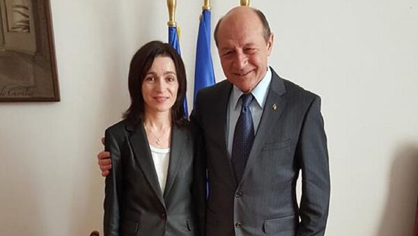 Maia Sandu și Traian Băsescu - Sputnik Moldova-România