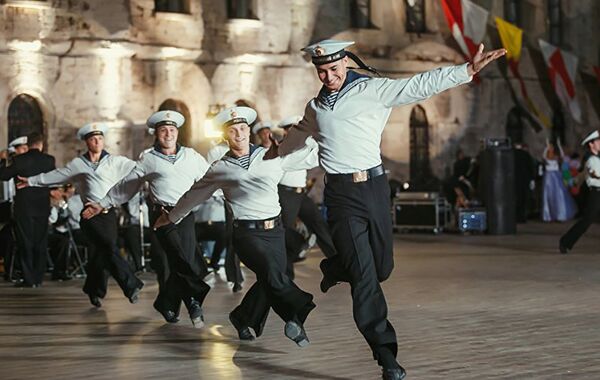 Офицерский бал в Севастополе Офицерский бал в Севастополе - Sputnik Молдова