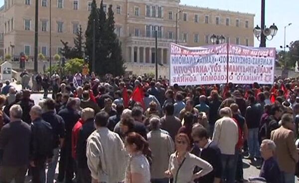 Десятки тысяч греков вышли на 24-часовую забастовку Десятки тысяч греков вышли на 24-часовую забастовку - Sputnik Молдова