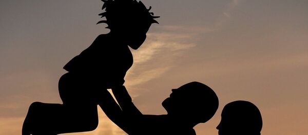 Родители с ребенком - Sputnik Moldova