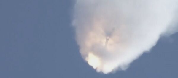 Ракета Falcon 9 разлетелась на куски после старта к МКС. Кадры взрыва Ракета Falcon 9 разлетелась на куски после старта к МКС. Кадры взрыва - Sputnik Молдова