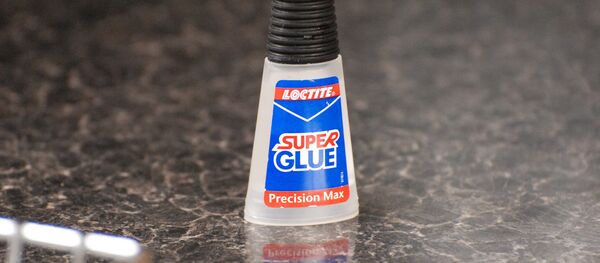 Bottle of standard super glue Bottle of standard super glue - Sputnik Молдова