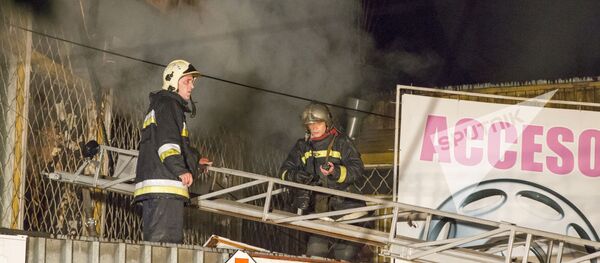 Пожар на центральном рынке Кишинева Пожар на центральном рынке Кишинева - Sputnik Moldova