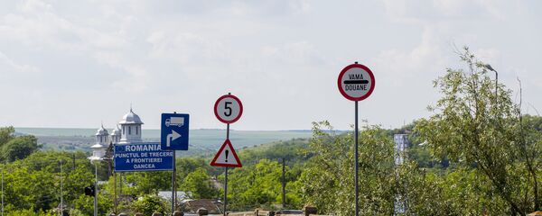 Дорожные указатели на молдавско-румынской границе. КПП Кагул-Оанча. - Sputnik Moldova
