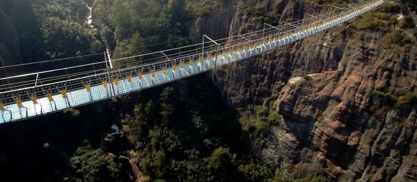 Стеклянный мост. Китай. - Sputnik Moldova