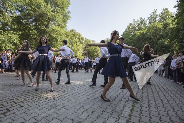 Dansurile elevilor te lasă vrăjit. - Sputnik Moldova