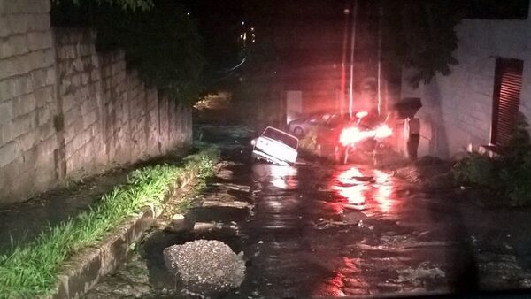 Автомобиль на улице Тимиш в Кишиневе - Sputnik Молдова