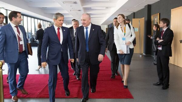 Președintele Republicii Moldova, Nicolae Timofti s-a întâlnit la Sofia cu Prim-ministrul României, Dacian CIoloș, 1 iunie 2016 - Sputnik Moldova