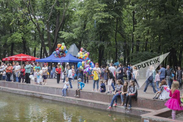 В парке Пушкина были развлечения на любой вкус, в буквальном смысле этого слова. - Sputnik Молдова