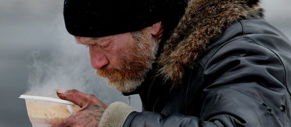 Бесплатные обеды раздают бездомным во Владивостокe/ Hrană gratis distribuită nevoiașilor - Sputnik Moldova