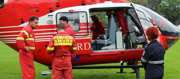 Члены экипажа потерпевшего крушение вертолета SMURD - Sputnik Moldova