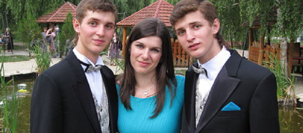 Ульяна Окинчук и ее братья Ульяна Окинчук и ее братья - Sputnik Молдова