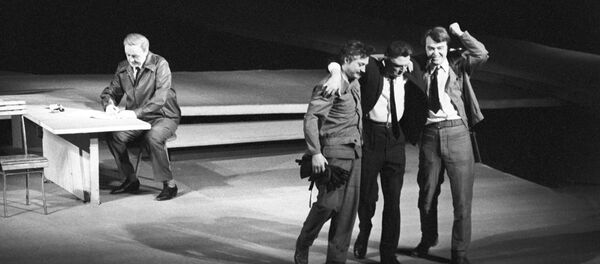 Сцена из спектакля Жизнь Сент-Экзюпери - Sputnik Молдова