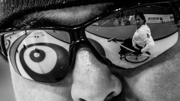 Грегор Иван наблюдает за ходом игры в матче кругового турнира между сборными командами России и Великобритании в соревнованиях по керлингу на колясках на XI зимних Паралимпийских играх в Сочи - Sputnik Молдова