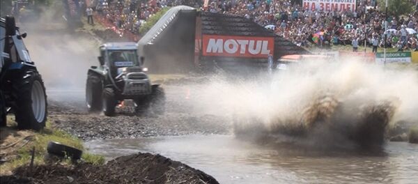 Тракторы взорвали ревом ростовскую степь - Sputnik Молдова