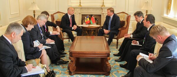 Întrevederea premierului moldovean Pavel Filip cu premierul belarus Andrei Kobeakov, Bișkek, 7 iunie 2016 - Sputnik Moldova