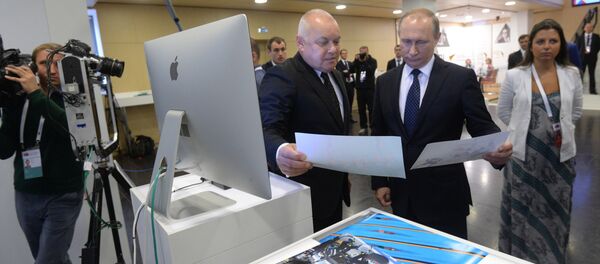 Президент РФ В. Путин посетил МИА Россия сегодня - Sputnik Молдова