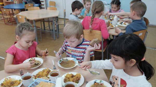 Prânz, copii, grădiniță - Sputnik Молдова