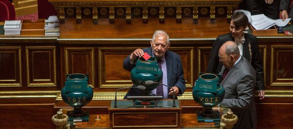 Сенат Франции проголосовал за смягчение санкций против России Сенат Франции проголосовал за смягчение санкций против России - Sputnik Moldova