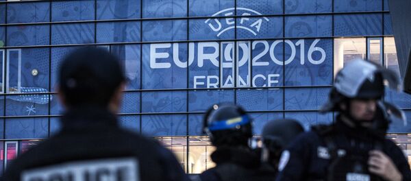 Policemen take part in a mock suicide attack exercise as part of security measures for the upcoming Euro 2016 football championship, at the Parc Olympique Lyonnais stadium in Decines-Charpieu, near Lyon, central-eastern France, on May 30, 2016 Policemen take part in a mock suicide attack exercise as part of security measures for the upcoming Euro 2016 football championship, at the Parc Olympique Lyonnais stadium in Decines-Charpieu, near Lyon, central-eastern France, on May 30, 2016 - Sputnik Молдова