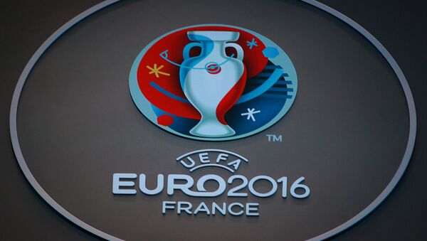 The official UEFA Euro 2016 logo at the UEFA Euro 2016 final draw at the Palais des Congres in Paris, France - Sputnik Молдова