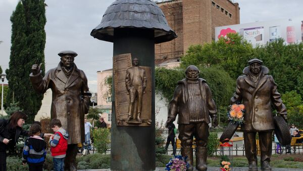 Памятник героям фильма Мимино в Тбилиси - Sputnik Молдова