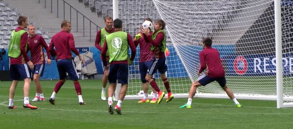 Россия на Евро-2016: тренировка перед матчем и заявление Слуцкого о фанатах - Sputnik Молдова