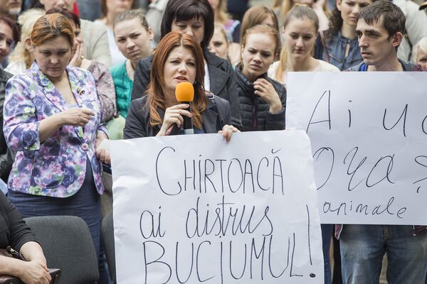 Вопросы протестующие смогли задать примару не сразу, пришлось отстаивать это право - Sputnik Молдова
