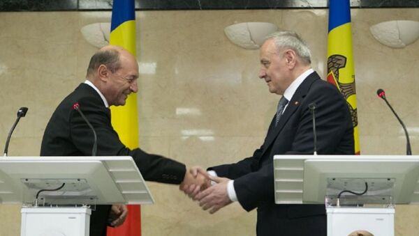 Президент Молдовы Николай Тимофти и экс-президент Румынии Траян Бэсеску - Sputnik Молдова