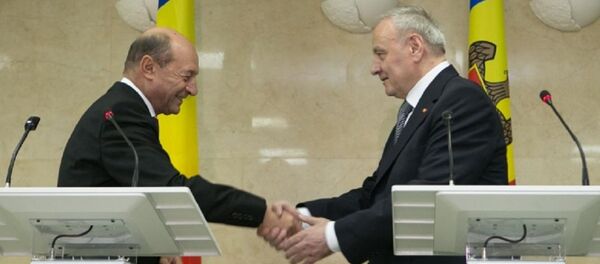 Президент Молдовы Николай Тимофти и экс-президент Румынии Траян Бэсеску - Sputnik Moldova
