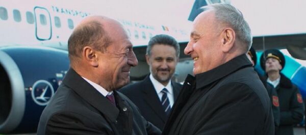 Президент Молдовы Николай Тимофти и экс-президент Румынии Траян Бэсеску - Sputnik Moldova