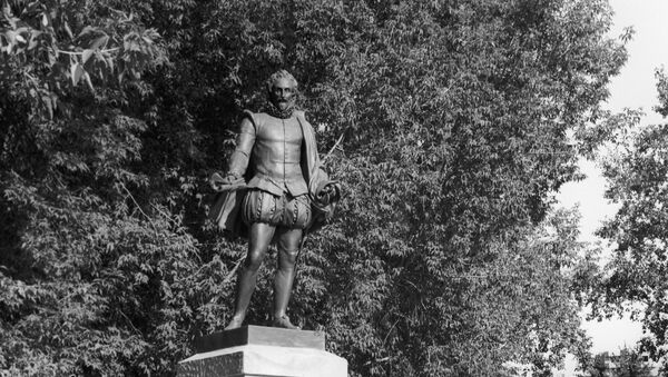 Памятник испанскому писателю Мигелю де Сервантесу - Sputnik Молдова