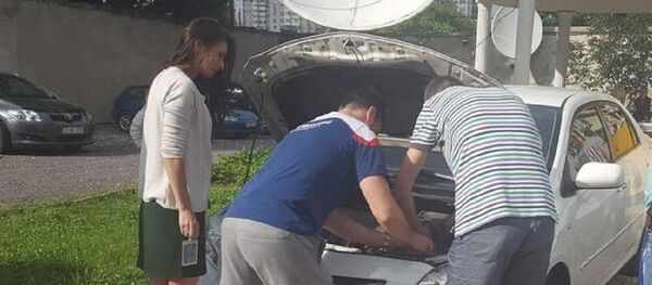 Angela Gonța. Mașina vedetei s-a stricat. Imagine distribuită pe Facebook - Sputnik Moldova