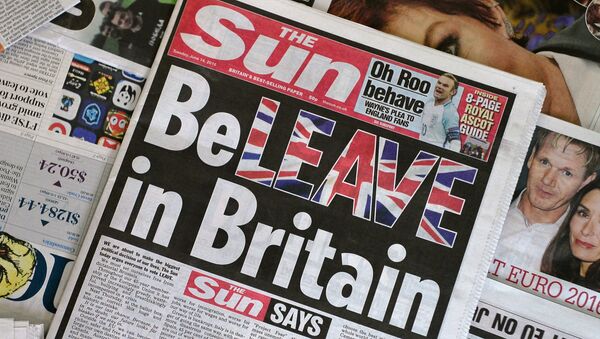 An arrangement of newspapers pictured in London on June 14, 2016 shows the front page of the Sun daily newspaper with a headline urging readers to vote 'Leave' in the June 23 EU referendum. - Sputnik Moldova