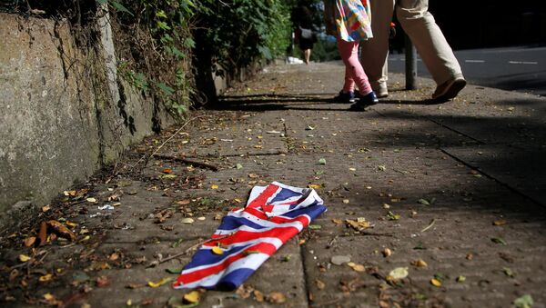 A British flag which was washed away by heavy rains the day before lies on the street in London, Britain, June 24, 2016 after Britain voted to leave the European Union in the EU BREXIT referendum. - Sputnik Moldova-România