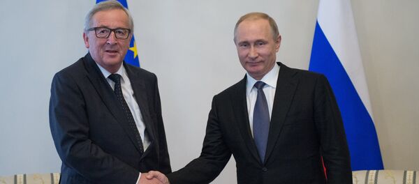 Russian President Vladimir Putin meeting in St.Petersburg with Jean-Claude Juncker, President of the European Commission - Sputnik Moldova-România