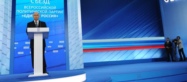 Президент РФ В. Путин и премьер-министр РФ Д. Медведев приняли участие в XV съезде партии Единая Россия - Sputnik Молдова