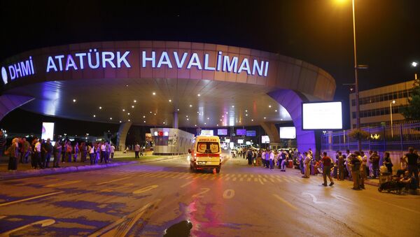 Ambulance cars arrive at Turkey's largest airport, Istanbul Ataturk, Turkey, following a blast June 28, 2016. - Sputnik Moldova-România