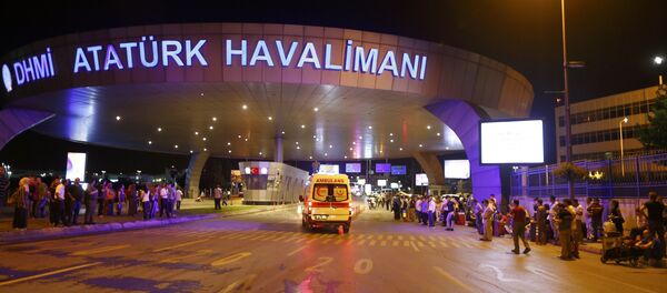 Ambulance cars arrive at Turkey's largest airport, Istanbul Ataturk, Turkey, following a blast June 28, 2016. - Sputnik Moldova
