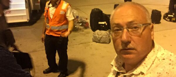 Павел Дуганов в аэропорту Стамбула - Sputnik Молдова