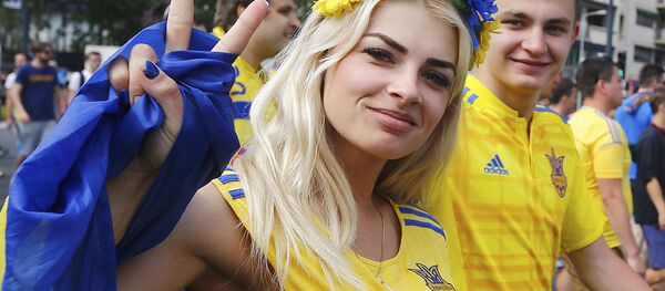 Football Soccer -EURO 2016 - Marseille, France -21/6/16 -Ukraine fans arrive at the stadium in Marseille, France - Sputnik Moldova