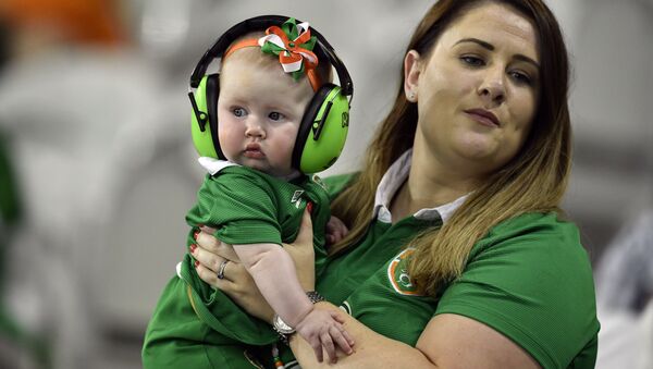 Ирландская мама с младенцем - Sputnik Молдова