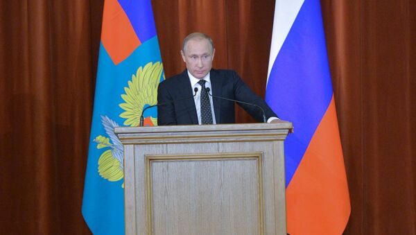 Президент РФ В. Путин выступил на совещании послов и постпредов РФ в иностранных государствах - Sputnik Молдова